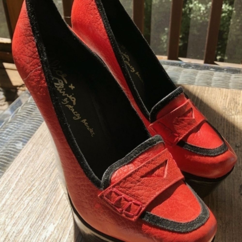 ISO, ISO, ISO Alice and Olivia penny loafers